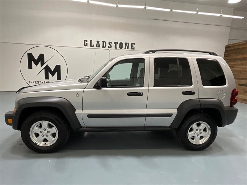 2006 Jeep Liberty Sport 4X4 / V6 / LOCAL SUV / ONLY 70,000 MILES  / ZERO RUST / TOWING PKG - Photo 3 - Gladstone, OR 97027