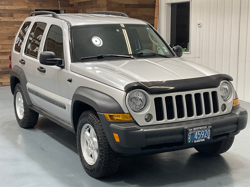 2006 Jeep Liberty Sport 4X4 / V6 / LOCAL SUV / ONLY 70,000 MILES  / ZERO RUST / TOWING PKG - Photo 2 - Gladstone, OR 97027