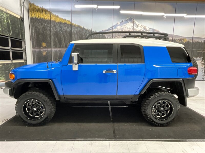 2007 Toyota FJ Cruiser Sport Utility 4X4 / IRON MAN LIFT KIT /SHARP SHARP  /LOCAL SUV / RUST FREE / Navigation & Camera / LIFTED w/ 33 " MUD TIRES & FUEL WHEELS - Photo 3 - Gladstone, OR 97027