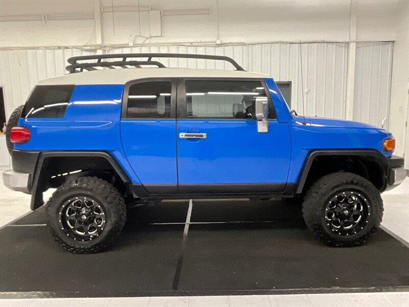 2007 Toyota FJ Cruiser Sport Utility 4X4 / IRON MAN LIFT KIT /SHARP SHARP  /LOCAL SUV / RUST FREE / Navigation & Camera / LIFTED w/ 33 " MUD TIRES & FUEL WHEELS - Photo 4 - Gladstone, OR 97027