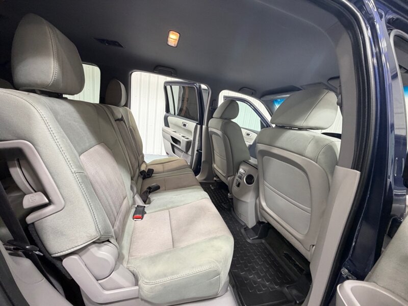 2014 Honda Pilot EX Sport Utility AWD V6 / Backup Camera /ZERO RUST / LOCAL SUV / 3RD ROW SEAT - Photo 14 - Gladstone, OR 97027