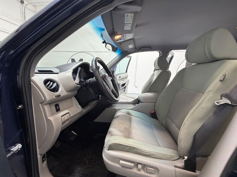 2014 Honda Pilot EX Sport Utility AWD V6 / Backup Camera /ZERO RUST / LOCAL SUV / 3RD ROW SEAT - Photo 9 - Gladstone, OR 97027