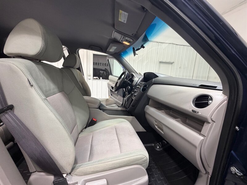 2014 Honda Pilot EX Sport Utility AWD V6 / Backup Camera /ZERO RUST / LOCAL SUV / 3RD ROW SEAT - Photo 15 - Gladstone, OR 97027