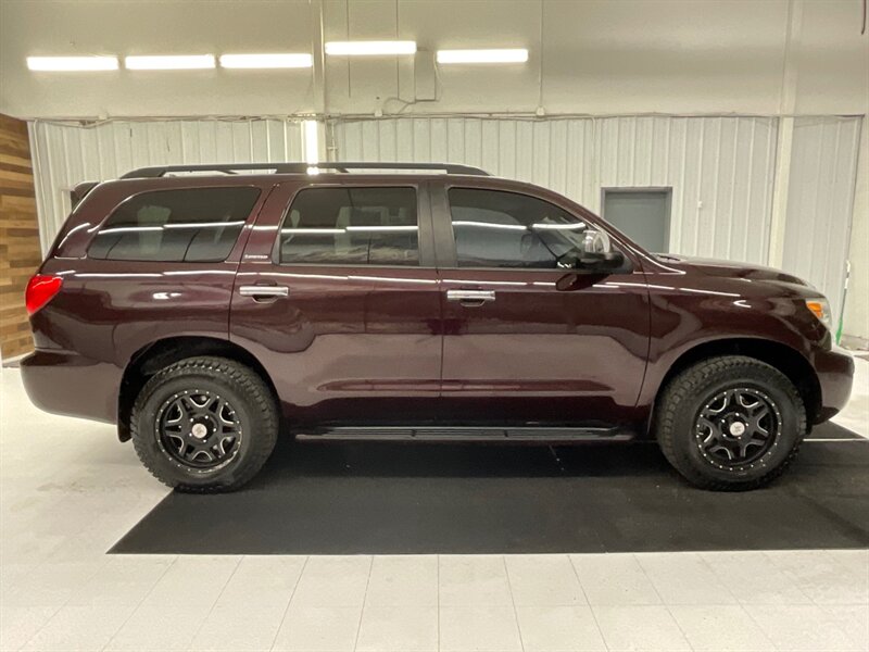 2015 Toyota Sequoia Limited Sport Utility 4X4 / 5.7L V8 / 3RD ROW  /LOADED / Navigation , Camera . Sunroof / WHEELS & TIRES / SHARP & SUPER CLEAN !! - Photo 4 - Gladstone, OR 97027