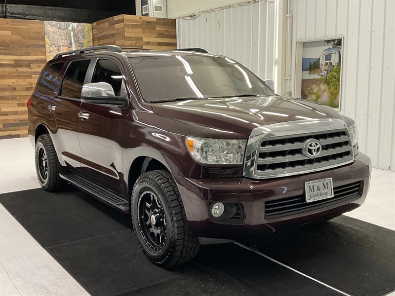 2015 Toyota Sequoia Limited Sport Utility 4X4 / 5.7L V8 / 3RD ROW  /LOADED / Navigation , Camera . Sunroof / WHEELS & TIRES / SHARP & SUPER CLEAN !! - Photo 2 - Gladstone, OR 97027