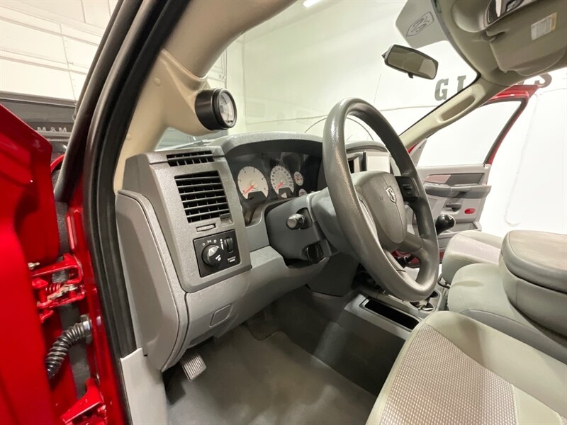 2008 Dodge Ram 2500 BIG HORN 4X4 6-SPEED MANUAL /6.7L DIESEL /1-OWNER / BRAND NEW TIRES / LONG BED / ZERO RUST - Photo 37 - Gladstone, OR 97027