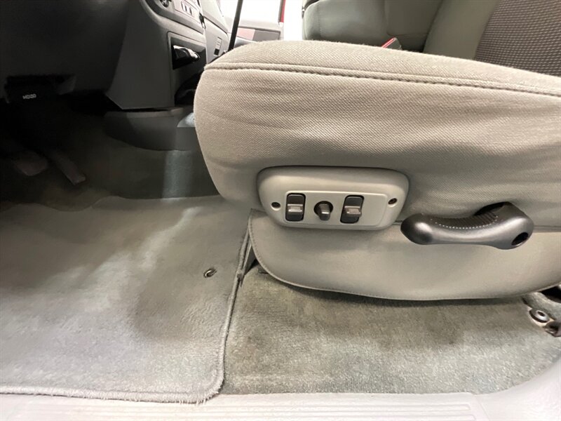 2008 Dodge Ram 2500 BIG HORN 4X4 6-SPEED MANUAL /6.7L DIESEL /1-OWNER / BRAND NEW TIRES / LONG BED / ZERO RUST - Photo 35 - Gladstone, OR 97027