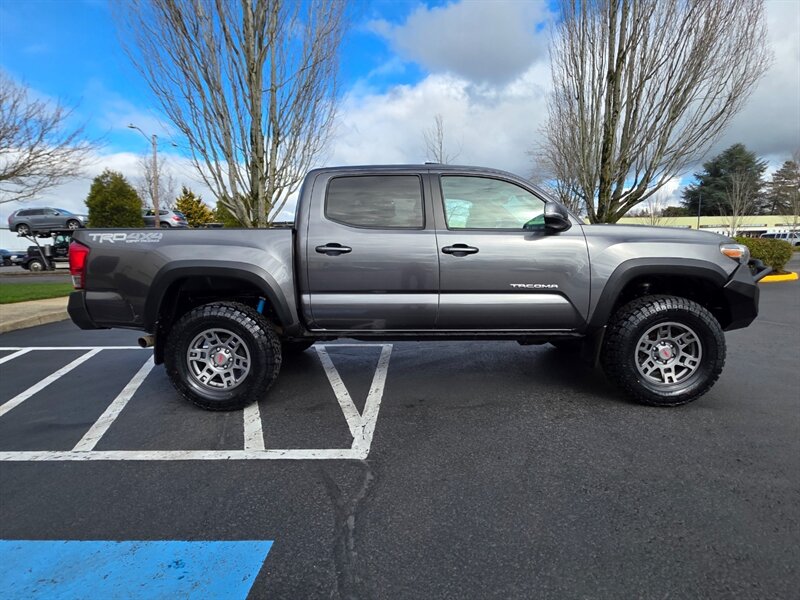 2017 Toyota Tacoma TRD Off-Road 4X4 DIFF LOCK CRAWL CONTROL 1-OWNER  / V6 / SUNROOF / TRD WHEELS / NEW TIRES / SMITTYBILT BUMPERS / LED's / LIFTED - Photo 4 - Portland, OR 97217