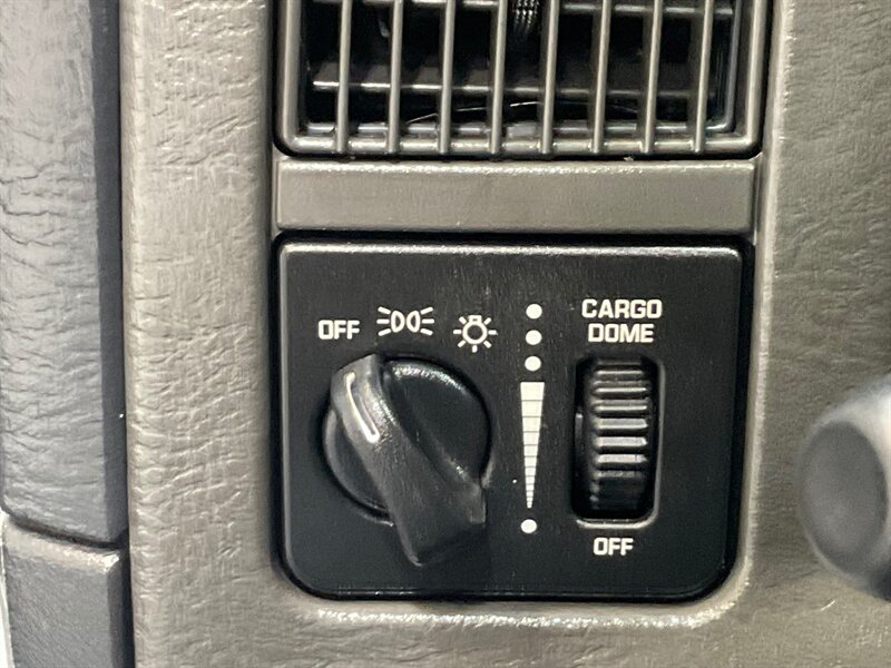 2004 Dodge Ram 2500 SLT 5.9L Cummins Diesel 6-SPEED MANUAL /49K MILES / SHORT BED / ZERO RUST - Photo 39 - Gladstone, OR 97027