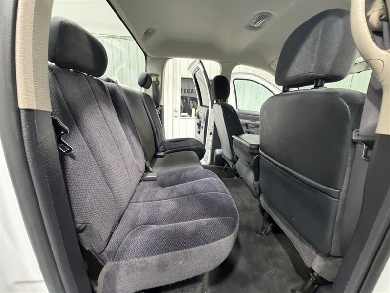2004 Dodge Ram 2500 SLT 5.9L Cummins Diesel 6-SPEED MANUAL /49K MILES /BRAND NEW TIRES .ZERO RUST - Photo 14 - Gladstone, OR 97027