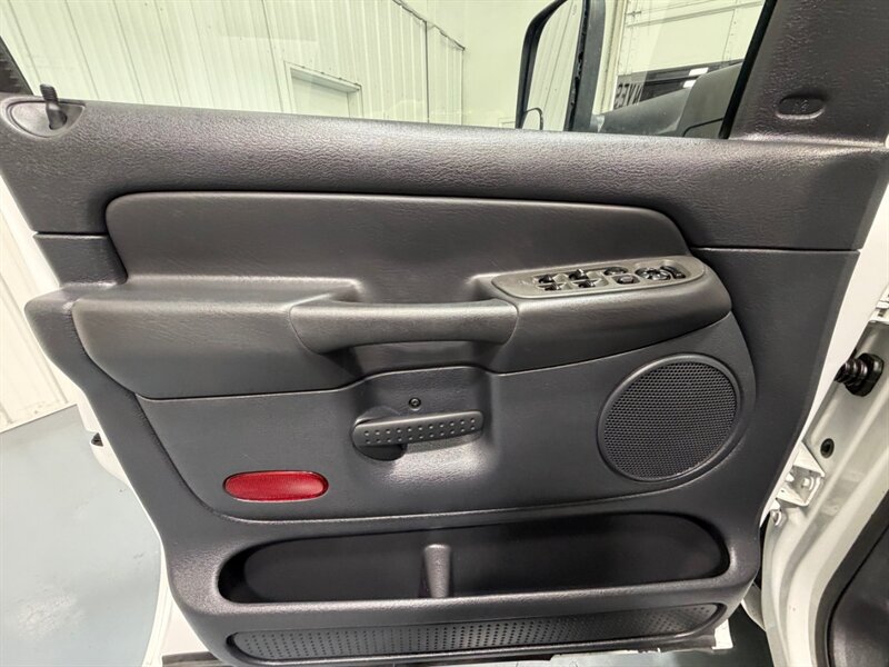 2004 Dodge Ram 2500 SLT 5.9L Cummins Diesel 6-SPEED MANUAL /49K MILES /BRAND NEW TIRES .ZERO RUST - Photo 31 - Gladstone, OR 97027