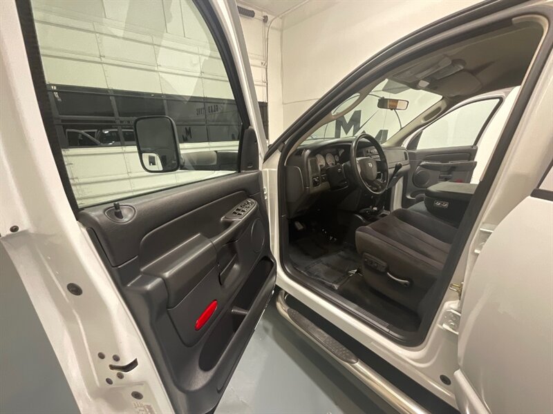 2004 Dodge Ram 2500 SLT 5.9L Cummins Diesel 6-SPEED MANUAL /49K MILES / SHORT BED / ZERO RUST - Photo 31 - Gladstone, OR 97027