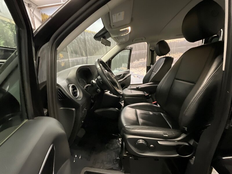 2018 Mercedes-Benz Metris Passenger Minivan / ONE OWNER / LOW MILES / CLEAN  MINT CONDITION / 7 PASSENGER / LOCAL OREGON /1 OWNER - Photo 12 - Gladstone, OR 97027