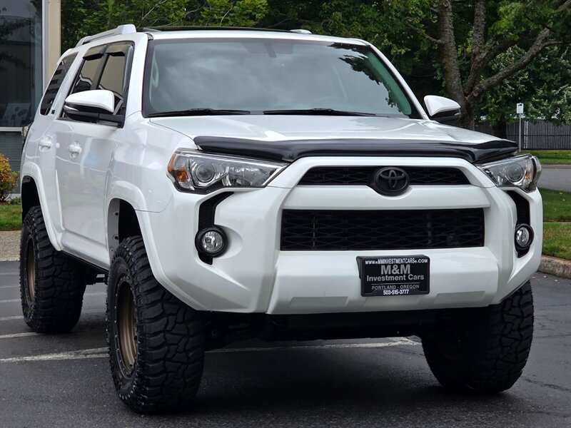 2015 Toyota 4Runner SR5 Premium 4X4 / LEATHER / NAVi / CAM  / BRAND NEW TIRES /  RACELINE WHEELS / LIFTED / SERVICE RECORDS - Photo 2 - Portland, OR 97217