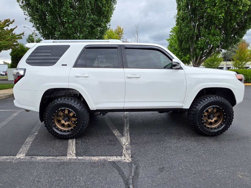 2015 Toyota 4Runner SR5 Premium 4X4 / LEATHER / NAVi / CAM  / BRAND NEW TIRES /  RACELINE WHEELS / LIFTED / SERVICE RECORDS - Photo 4 - Portland, OR 97217
