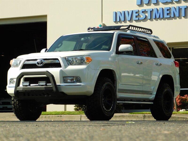 2013 Toyota 4Runner SR5 4X4 / V6 4.0L / SUNROOF / 1-OWNER / LIFTED