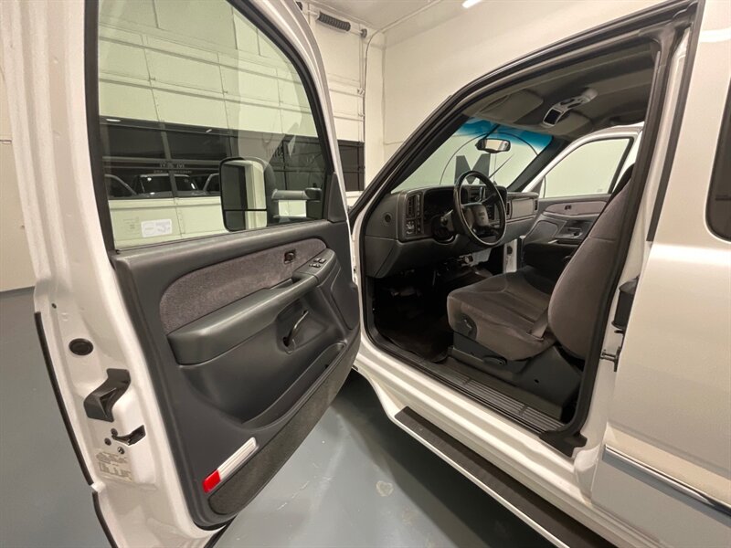 2002 GMC Sierra 2500HD SLE Extended Cab 4X4 / 8.1L V8 / 73,000 MILES  / LONG BED / LOCAL OREGON TRUCK / ZERO RUST - Photo 31 - Gladstone, OR 97027