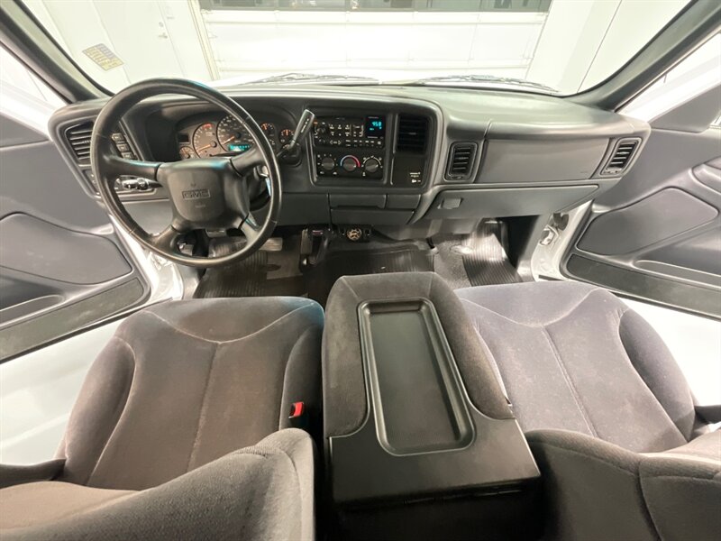 2002 GMC Sierra 2500HD SLE Extended Cab 4X4 / 8.1L V8 / 73,000 MILES  / LONG BED / LOCAL OREGON TRUCK / ZERO RUST - Photo 16 - Gladstone, OR 97027