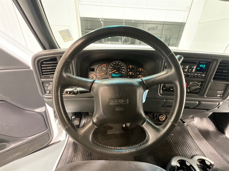 2002 GMC Sierra 2500HD SLE Extended Cab 4X4 / 8.1L V8 / 73,000 MILES  / LONG BED / LOCAL OREGON TRUCK / ZERO RUST - Photo 17 - Gladstone, OR 97027