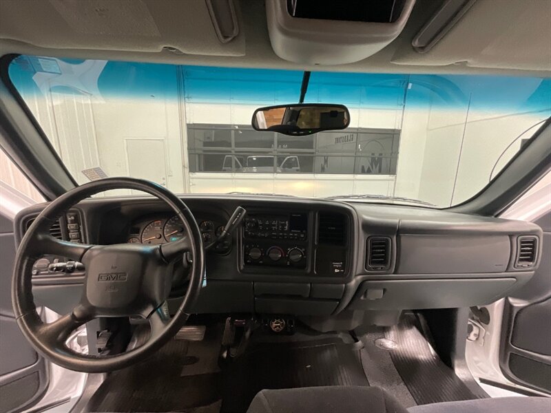 2002 GMC Sierra 2500HD SLE Extended Cab 4X4 / 8.1L V8 / 73,000 MILES  / LONG BED / LOCAL OREGON TRUCK / ZERO RUST - Photo 39 - Gladstone, OR 97027