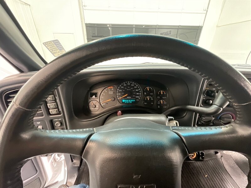 2002 GMC Sierra 2500HD SLE Extended Cab 4X4 / 8.1L V8 / 73,000 MILES  / LONG BED / LOCAL OREGON TRUCK / ZERO RUST - Photo 43 - Gladstone, OR 97027