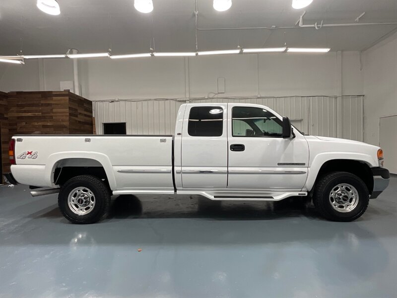 2002 GMC Sierra 2500HD SLE Extended Cab 4X4 / 8.1L V8 / 73,000 MILES  / LONG BED / LOCAL OREGON TRUCK / ZERO RUST - Photo 4 - Gladstone, OR 97027