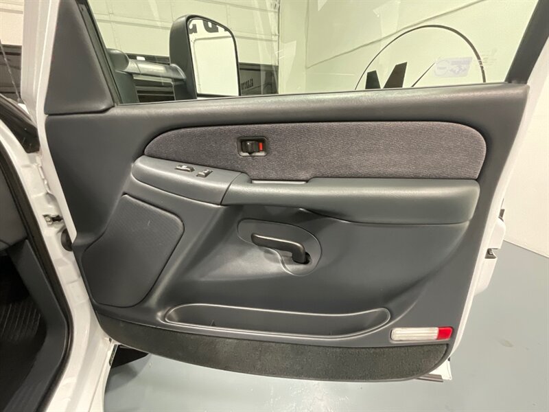 2002 GMC Sierra 2500HD SLE Extended Cab 4X4 / 8.1L V8 / 73,000 MILES  / LONG BED / LOCAL OREGON TRUCK / ZERO RUST - Photo 33 - Gladstone, OR 97027