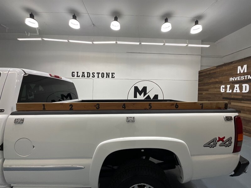 2002 GMC Sierra 2500HD SLE Extended Cab 4X4 / 8.1L V8 / 73,000 MILES  / LONG BED / LOCAL OREGON TRUCK / ZERO RUST - Photo 9 - Gladstone, OR 97027