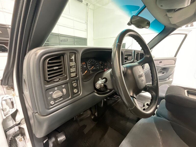 2002 GMC Sierra 2500HD SLE Extended Cab 4X4 / 8.1L V8 / 73,000 MILES  / LONG BED / LOCAL OREGON TRUCK / ZERO RUST - Photo 35 - Gladstone, OR 97027