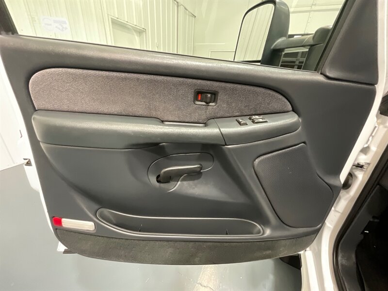 2002 GMC Sierra 2500HD SLE Extended Cab 4X4 / 8.1L V8 / 73,000 MILES  / LONG BED / LOCAL OREGON TRUCK / ZERO RUST - Photo 32 - Gladstone, OR 97027