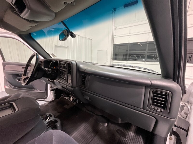 2002 GMC Sierra 2500HD SLE Extended Cab 4X4 / 8.1L V8 / 73,000 MILES  / LONG BED / LOCAL OREGON TRUCK / ZERO RUST - Photo 36 - Gladstone, OR 97027