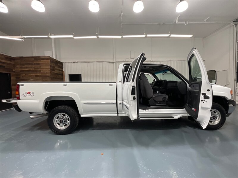 2002 GMC Sierra 2500HD SLE Extended Cab 4X4 / 8.1L V8 / 73,000 MILES  / LONG BED / LOCAL OREGON TRUCK / ZERO RUST - Photo 12 - Gladstone, OR 97027