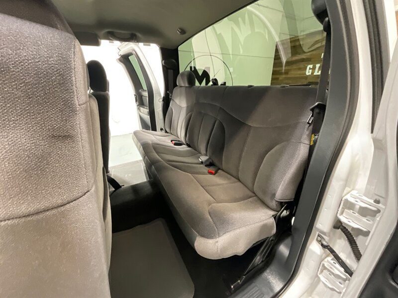 2002 GMC Sierra 2500HD SLE Extended Cab 4X4 / 8.1L V8 / 73,000 MILES  / LONG BED / LOCAL OREGON TRUCK / ZERO RUST - Photo 37 - Gladstone, OR 97027