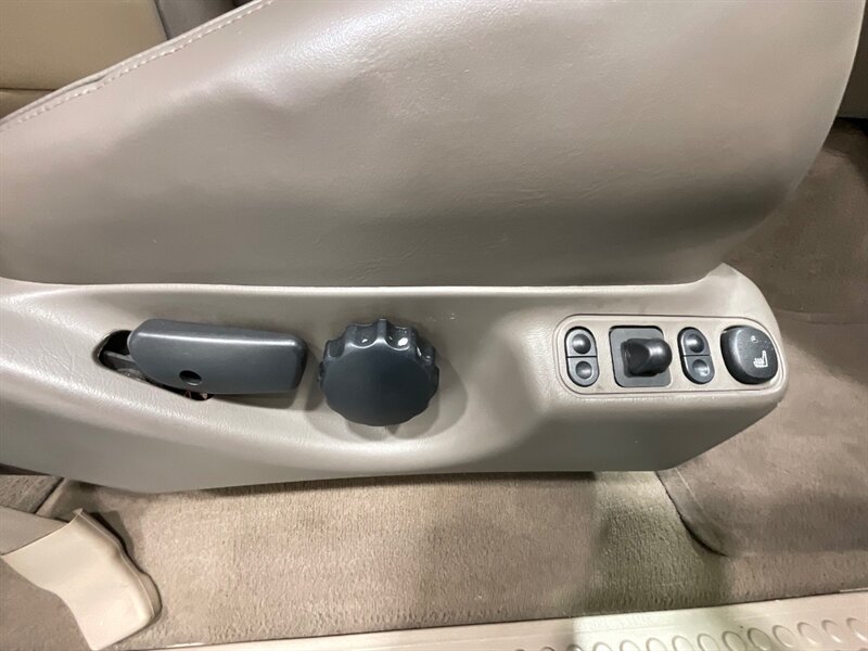 2002 Ford Excursion Limited 4X4 / 7.3L DIESEL / ONLY 92,000 MILES / 100% ZERO RUST / NEW TIRES / ALL STOCK / COLLECTOR QUALITY - Photo 37 - Gladstone, OR 97027