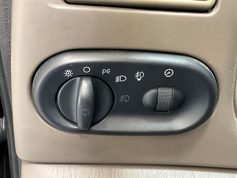 2002 Ford Excursion Limited 4X4 / 7.3L DIESEL / ONLY 92,000 MILES / 100% ZERO RUST / NEW TIRES / ALL STOCK / COLLECTOR QUALITY - Photo 46 - Gladstone, OR 97027