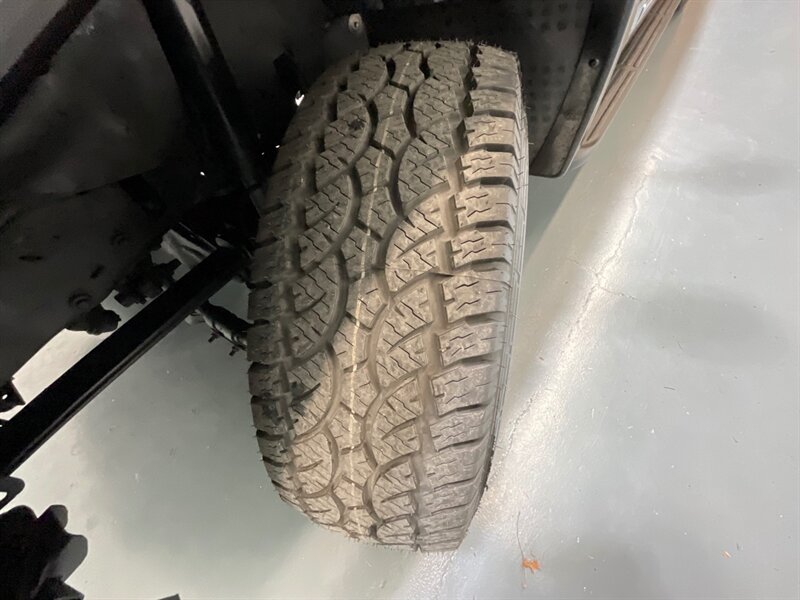 2002 Ford Excursion Limited 4X4 / 7.3L DIESEL / ONLY 92,000 MILES / 100% ZERO RUST / NEW TIRES / ALL STOCK / COLLECTOR QUALITY - Photo 24 - Gladstone, OR 97027