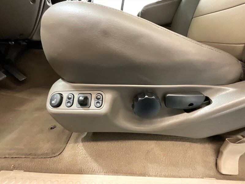 2002 Ford Excursion Limited 4X4 / 7.3L DIESEL / ONLY 92,000 MILES / 100% ZERO RUST / NEW TIRES / ALL STOCK / COLLECTOR QUALITY - Photo 19 - Gladstone, OR 97027