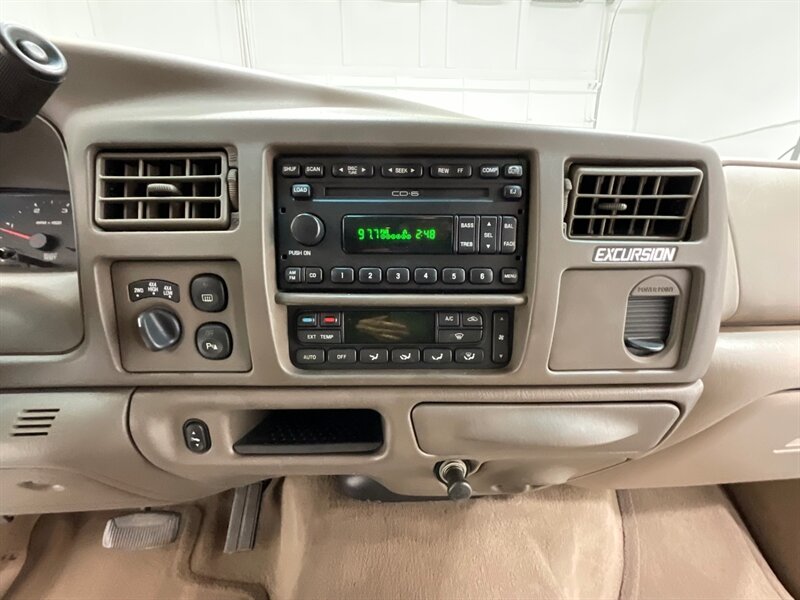 2002 Ford Excursion Limited 4X4 / 7.3L DIESEL / ONLY 92,000 MILES / 100% ZERO RUST / NEW TIRES / ALL STOCK / COLLECTOR QUALITY - Photo 17 - Gladstone, OR 97027
