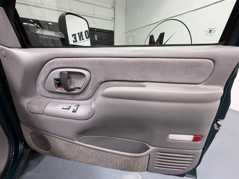1997 Chevrolet C/K 2500 C2500 Silverado 6.5L TURBO DIESEL  / ZERO RUST / 115K Miles - Photo 32 - Gladstone, OR 97027