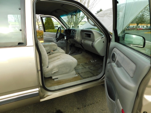 2000 Chevrolet C2500 LS 5.7Liter V8 Vertic 2WD 2-Owner   - Photo 16 - Portland, OR 97217