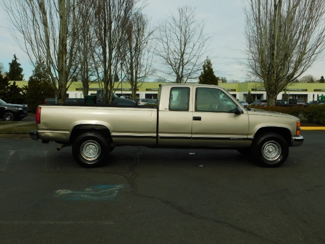 2000 Chevrolet C2500 LS 5.7Liter V8 Vertic 2WD 2-Owner   - Photo 3 - Portland, OR 97217