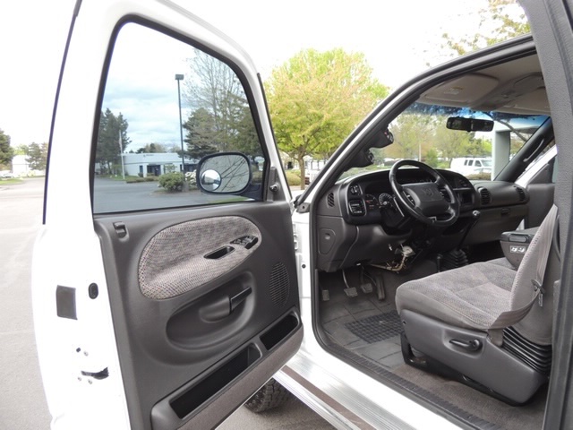 2001 Dodge Ram 2500 4X4 /LongBed/ 5.9L CUMMINS Diesel/ 5-Speed Manual   - Photo 18 - Portland, OR 97217