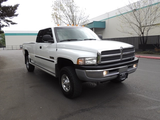 2001 Dodge Ram 2500 4X4 /LongBed/ 5.9L CUMMINS Diesel/ 5-Speed Manual   - Photo 2 - Portland, OR 97217