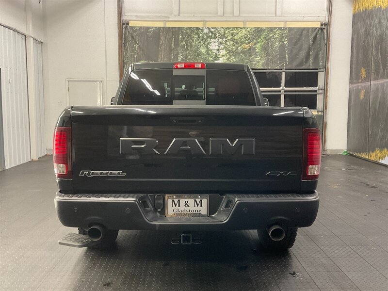 2016 RAM 1500 Rebel Crew Cab 4X4 / 5.7L V8 HEMI /Leather Sunroof  Leather &Heated Seats / Sunroof / Backup Camera / CLEAN & SHARP !! - Photo 6 - Gladstone, OR 97027