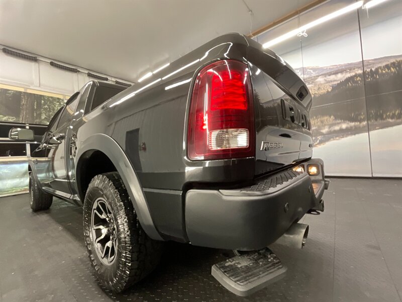 2016 RAM 1500 Rebel Crew Cab 4X4 / 5.7L V8 HEMI /Leather Sunroof  Leather &Heated Seats / Sunroof / Backup Camera / CLEAN & SHARP !! - Photo 10 - Gladstone, OR 97027