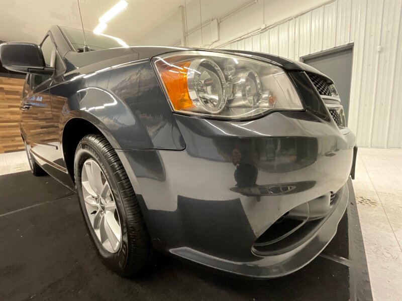 2014 Dodge Grand Caravan SXT MiniVan / 3.6L V6 / 7-Passenger  / CLEAN VAN / CLEAN INSIDE & OUT !! - Photo 12 - Gladstone, OR 97027