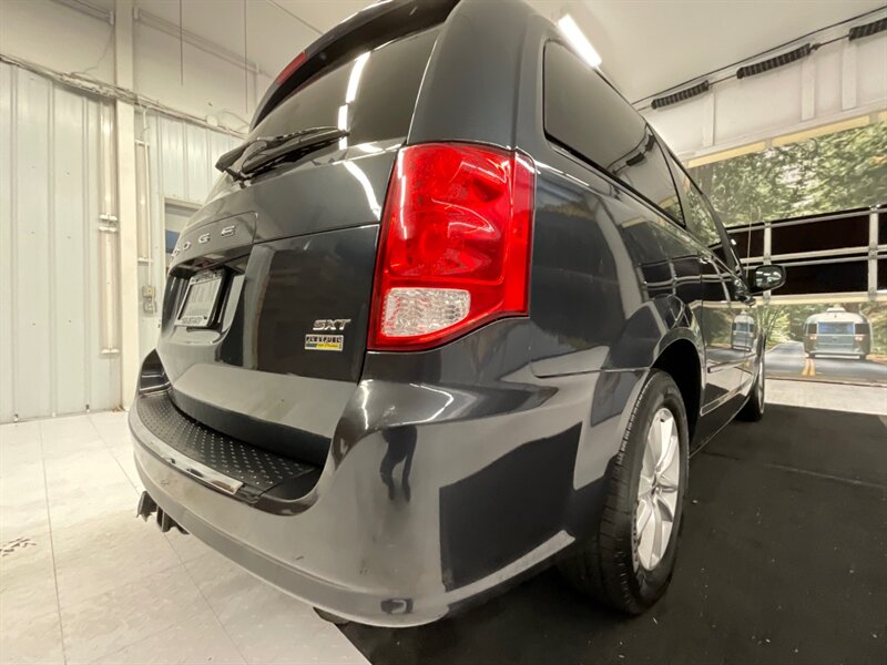 2014 Dodge Grand Caravan SXT MiniVan / 3.6L V6 / 7-Passenger  / CLEAN VAN / CLEAN INSIDE & OUT !! - Photo 10 - Gladstone, OR 97027