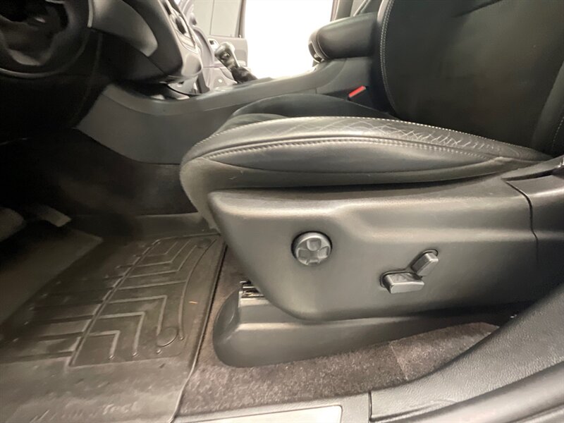 2018 Dodge Durango SRT 392 / AWD / 6.4L V8 HEMI / 55,000 MILES  / 3RD ROW SEAT - Photo 38 - Gladstone, OR 97027