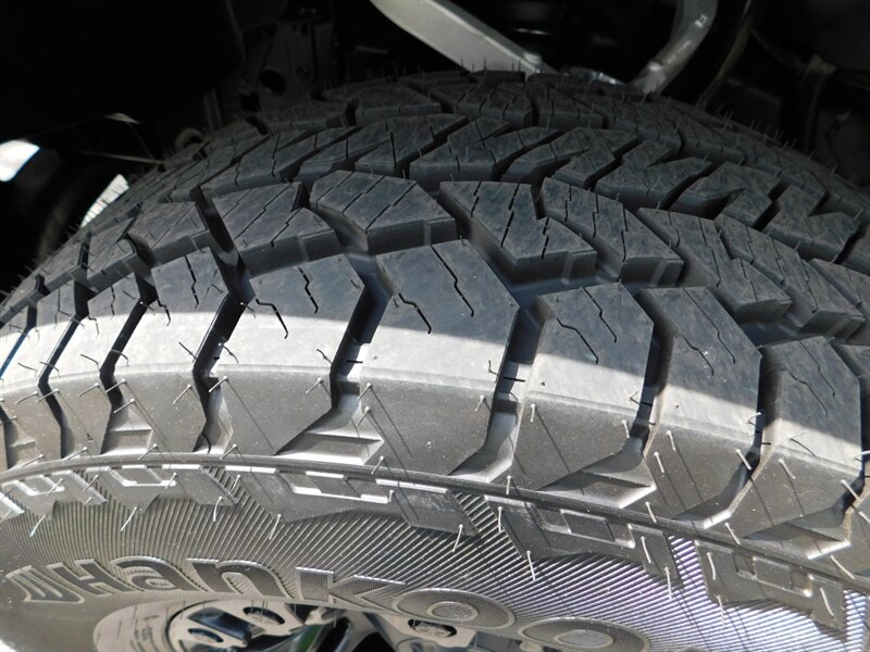 2010 Ford F-150 Lariat Crew Cab 4X4 / NEW LIFT  WHEELS TIRES   - Photo 22 - Portland, OR 97217