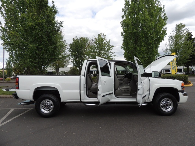 2005 GMC Sierra 2500 SLT / Crew Cab / 4X4 / DURAMAX DIESEL/ 55K miles   - Photo 30 - Portland, OR 97217